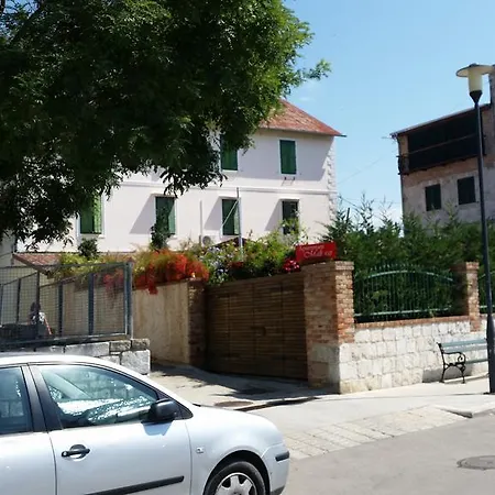 Appartamento Mali Raj *