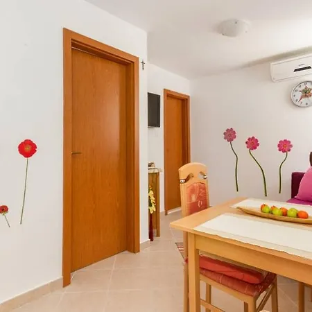 Mali Raj Apartment *