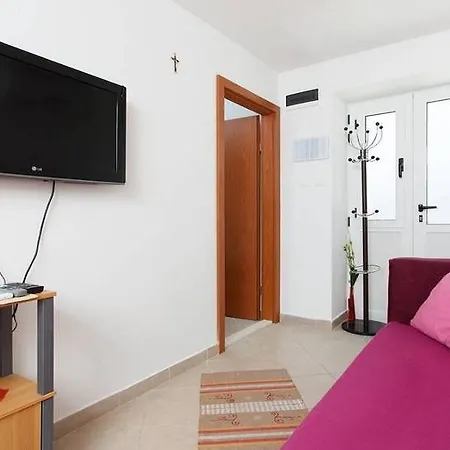 Apartment Mali Raj Vranjic